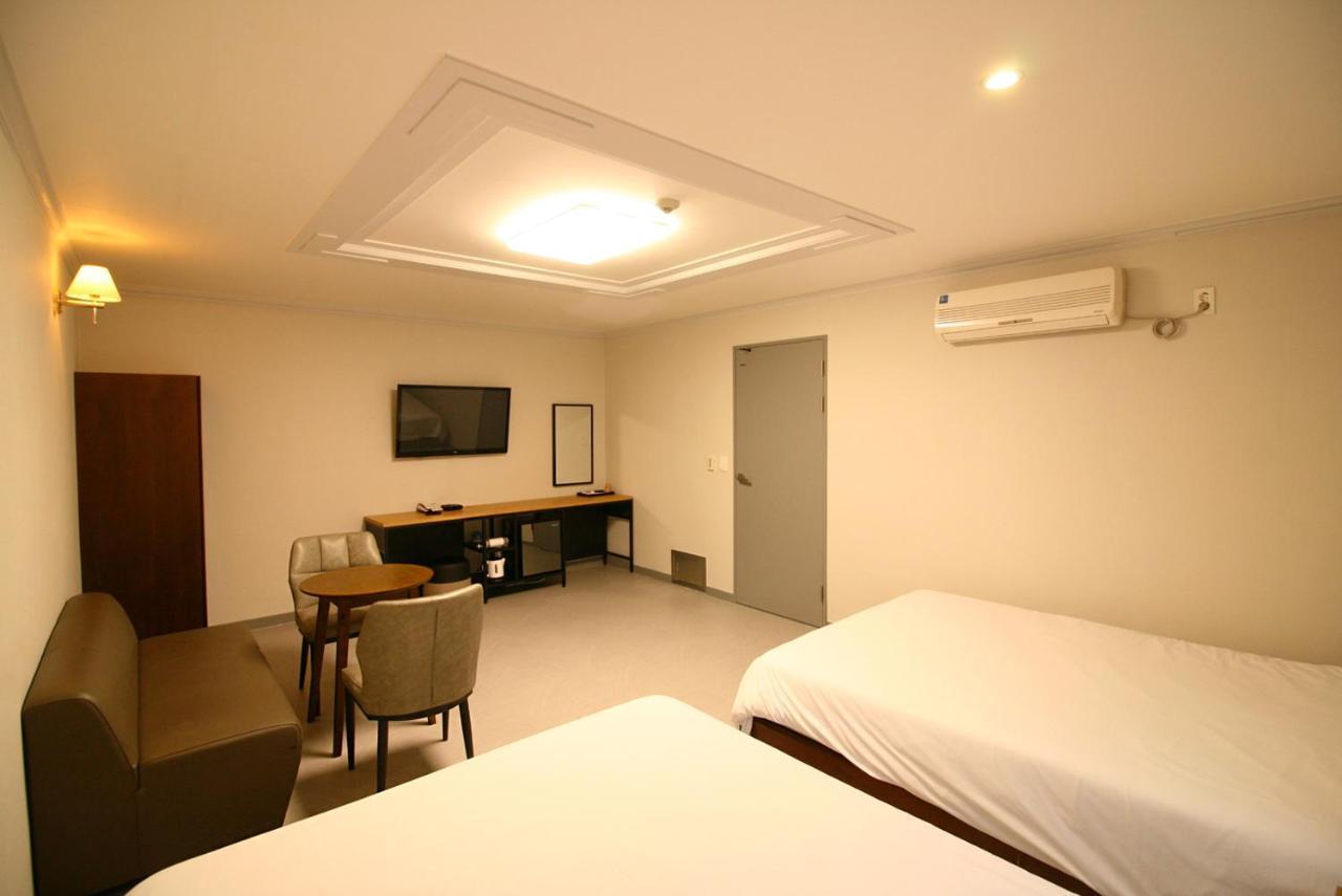 Trevi Hotel Чечжу Екстер'єр фото