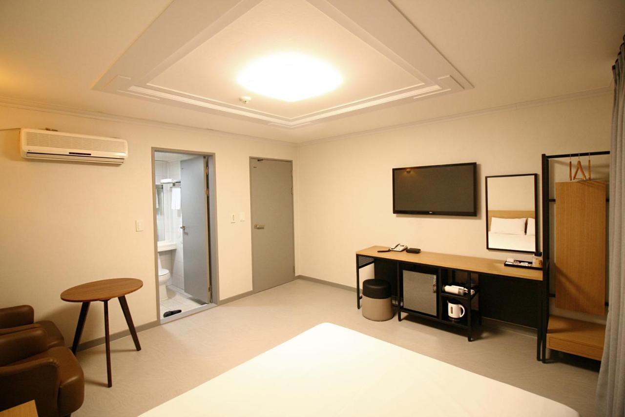 Trevi Hotel Чечжу Екстер'єр фото