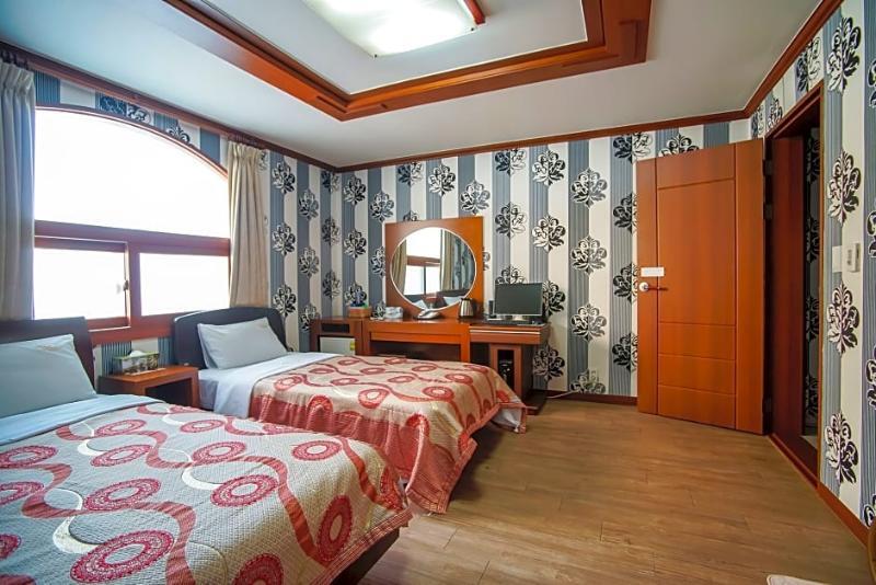 Trevi Hotel Чечжу Екстер'єр фото