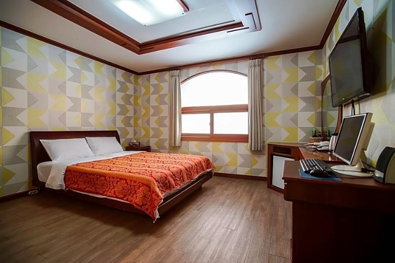 Trevi Hotel Чечжу Екстер'єр фото