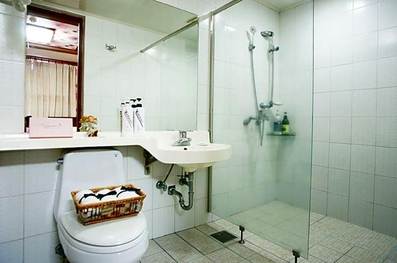 Trevi Hotel Чечжу Екстер'єр фото
